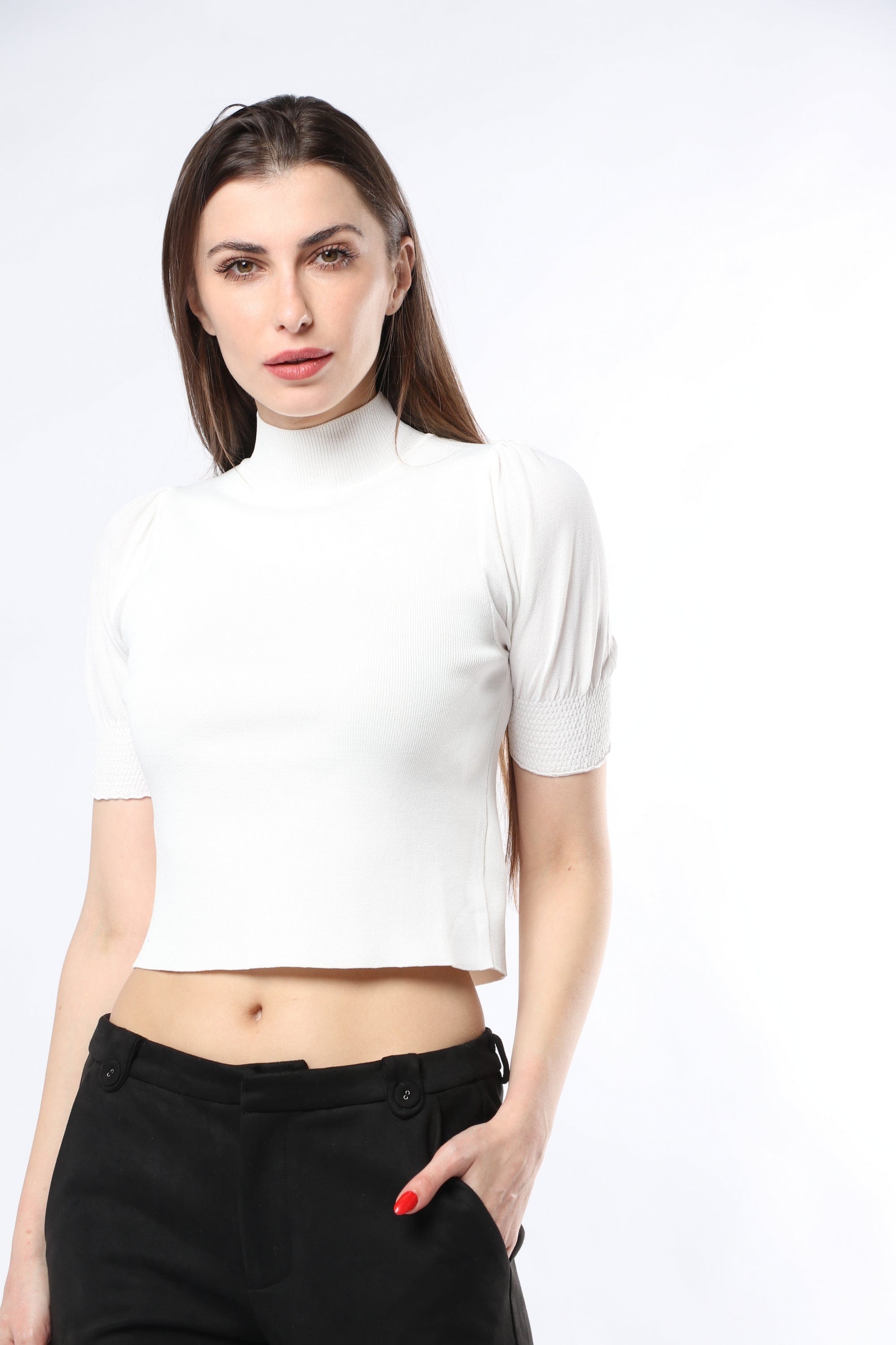 نتشي بلوزة سادة بعنق مرتفع بأكمام قصيرة بف