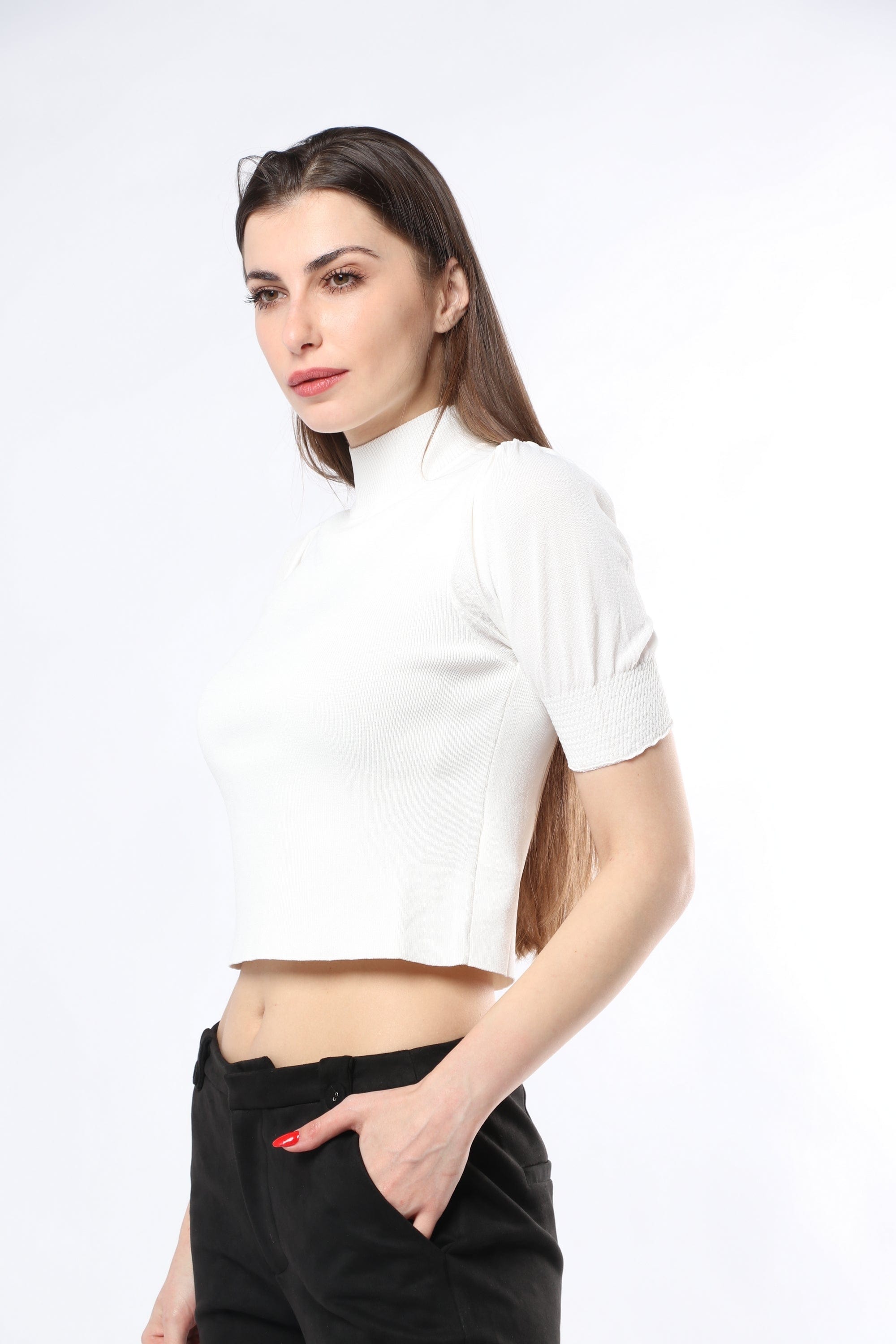 نتشي بلوزة سادة بعنق مرتفع بأكمام قصيرة بف