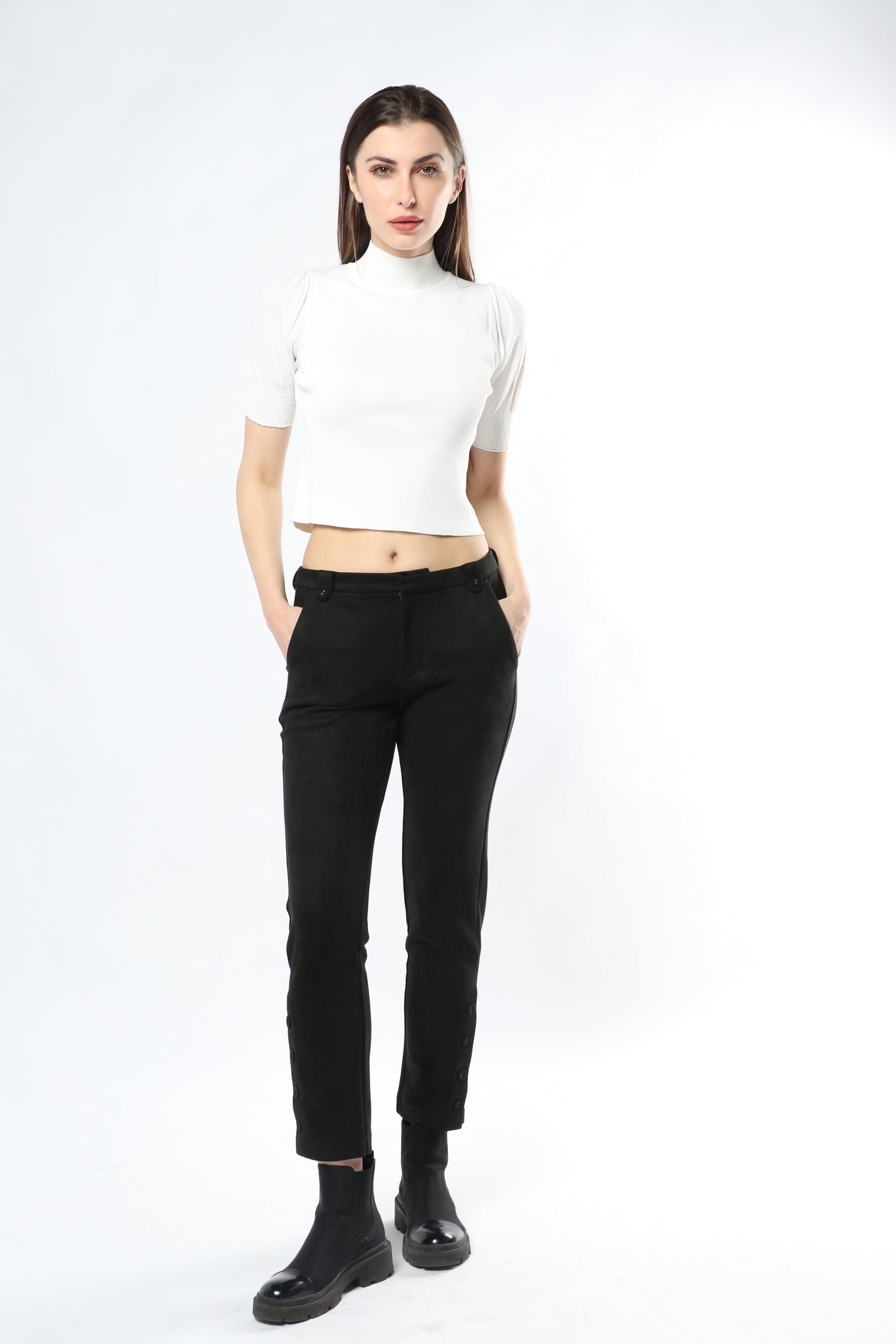 نتشي بلوزة سادة بعنق مرتفع بأكمام قصيرة بف