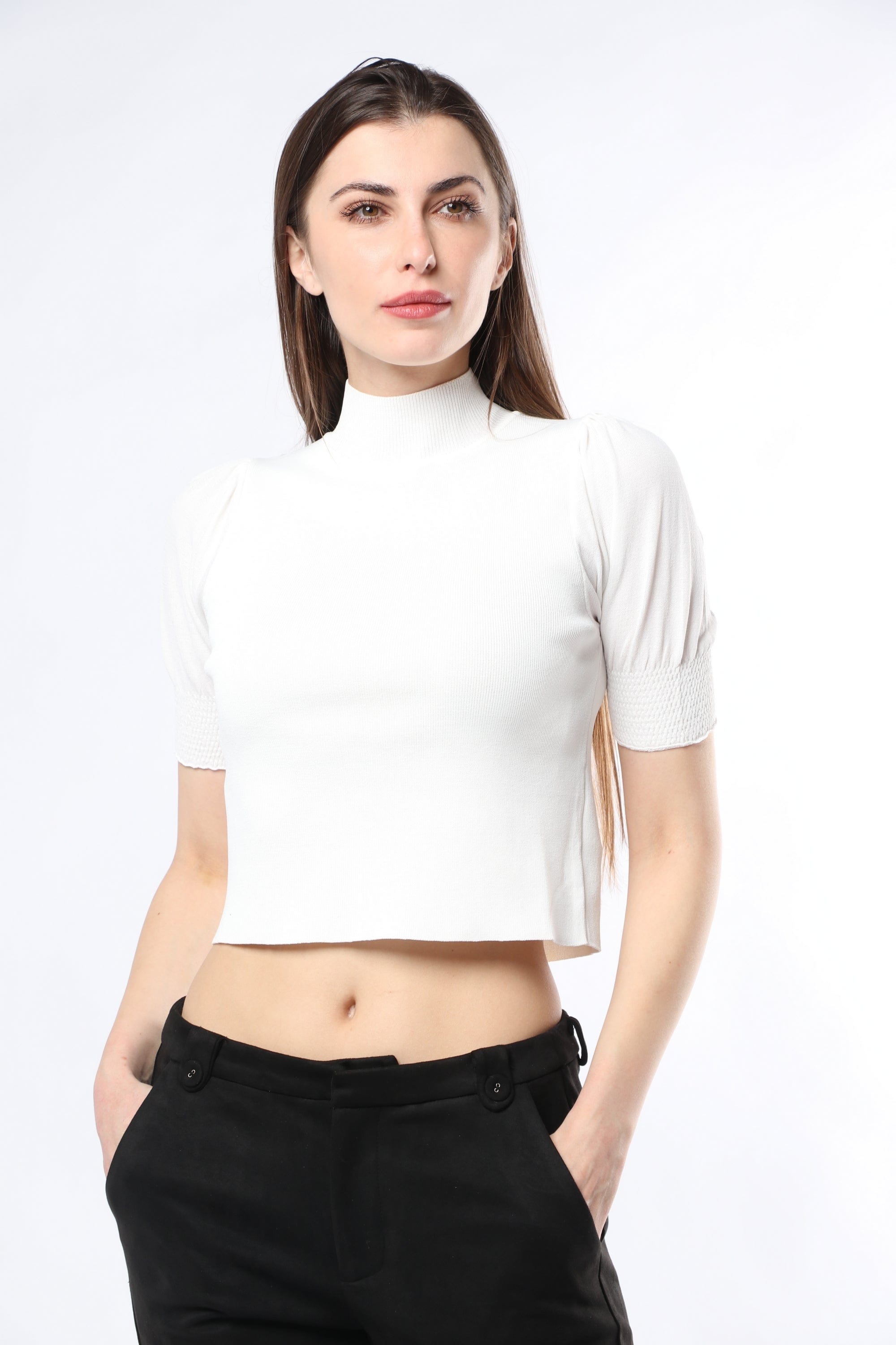 نتشي بلوزة سادة بعنق مرتفع بأكمام قصيرة بف