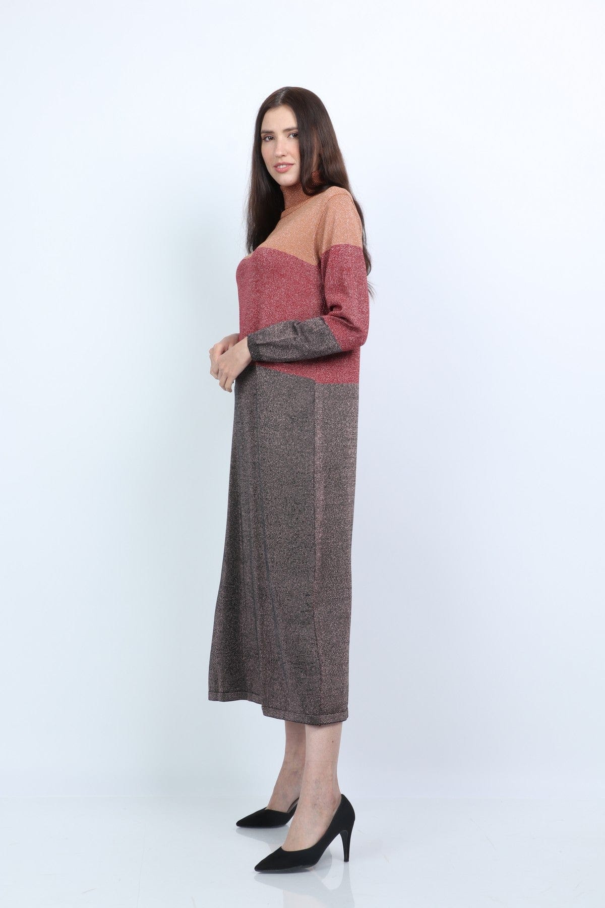 نتشي فستان ميدي صوف شتوي بأكمام طويلة