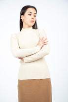 نتشي بلوزة مضلعة رقبة قصيرة كم طويل نسائي