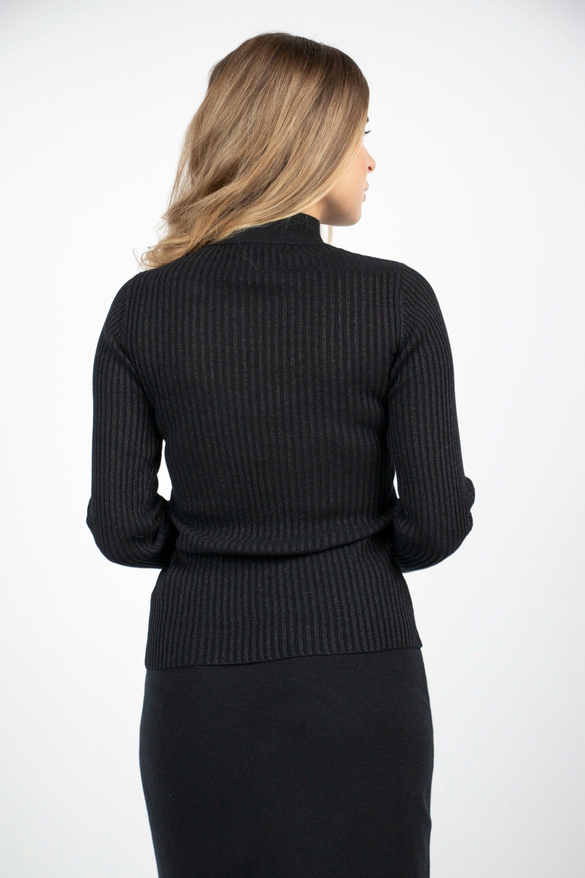 نتشي بلوزة مضلعة رقبة قصيرة كم طويل نسائي