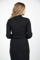 نتشي بلوزة مضلعة رقبة قصيرة كم طويل نسائي