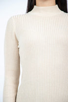 نتشي بلوزة مضلعة رقبة قصيرة كم طويل نسائي