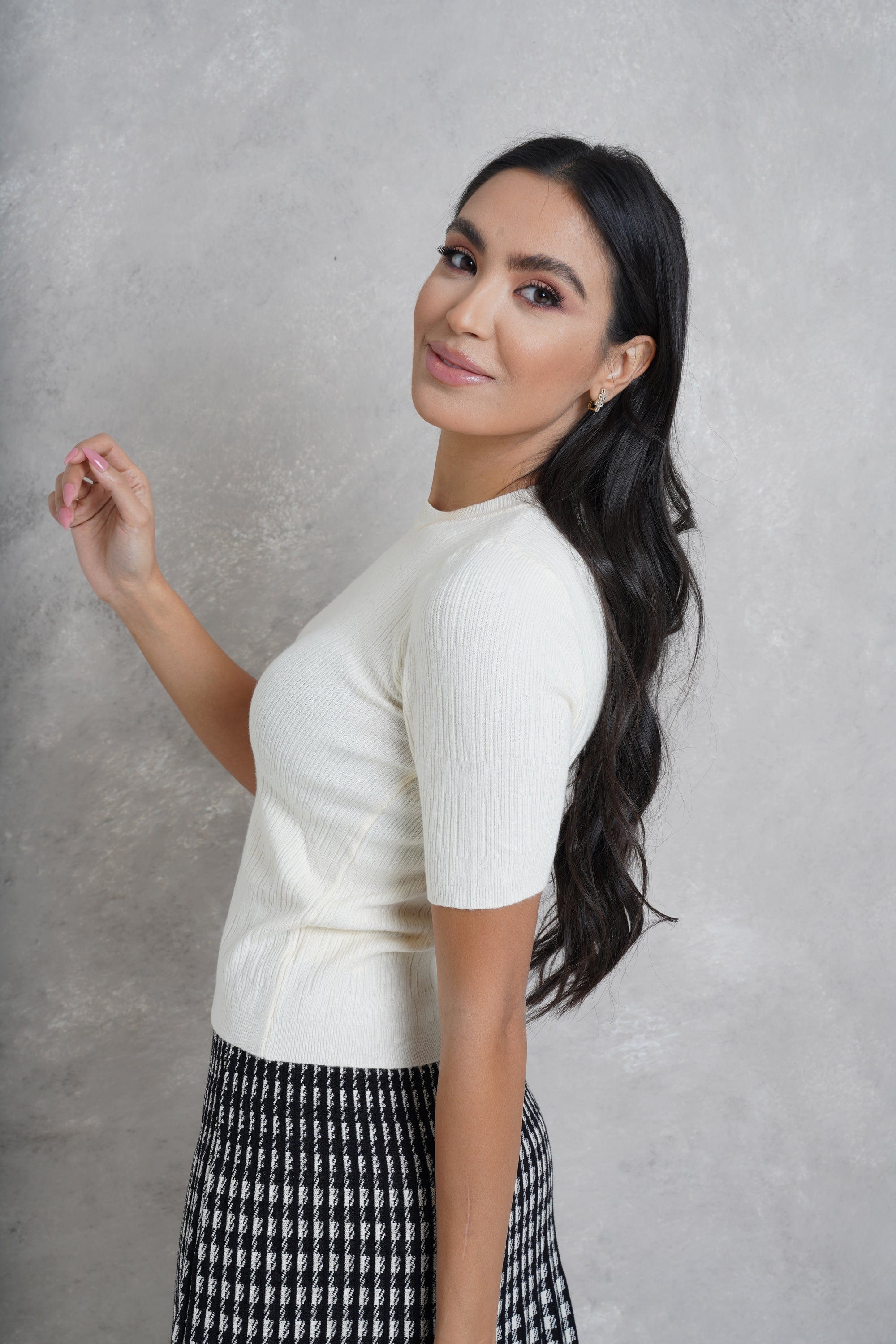 نتشي بلوزة نص كم سادة نسائي