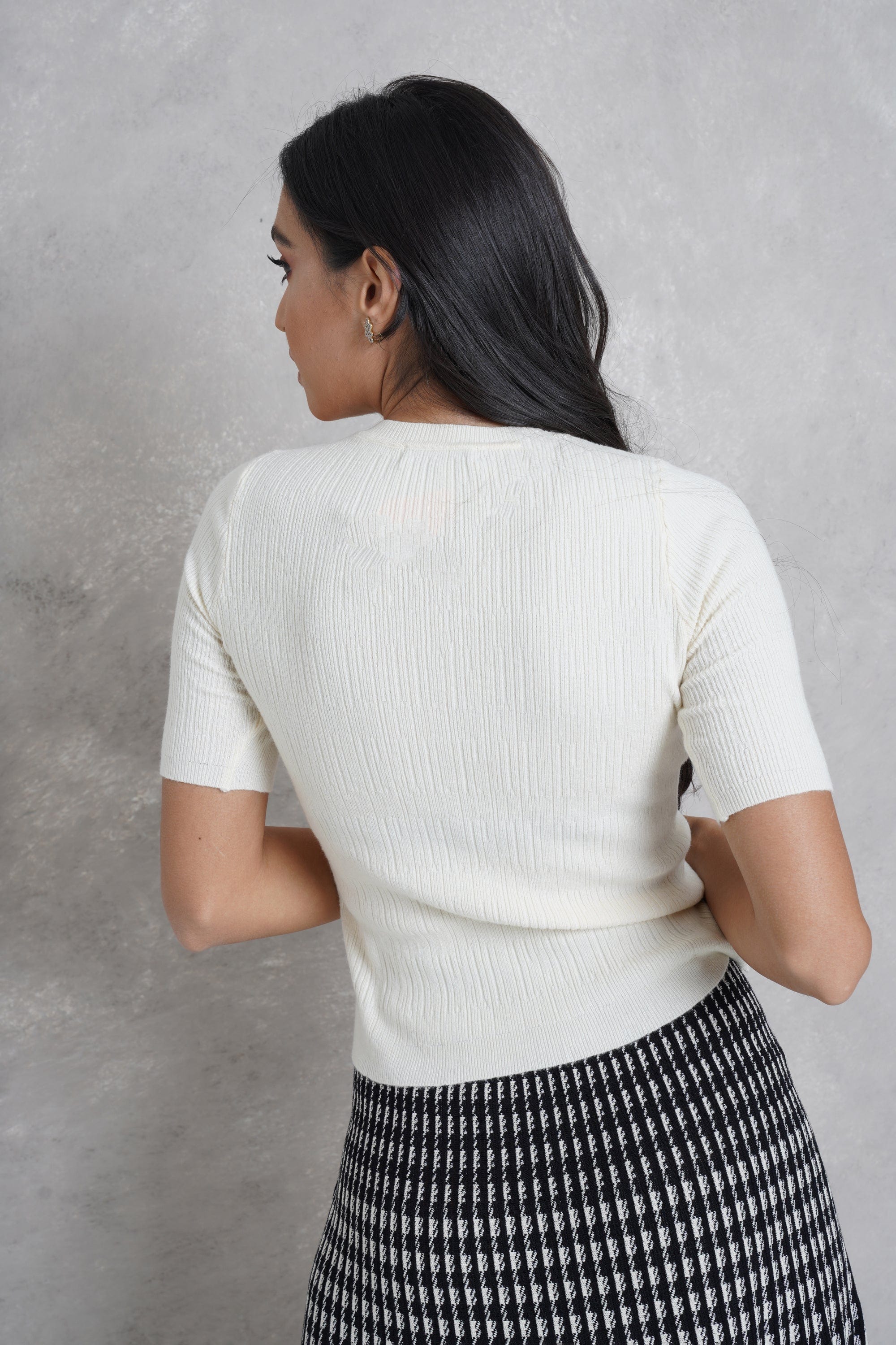 نتشي بلوزة نص كم سادة نسائي