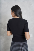 نتشي بلوزة نص كم سادة نسائي