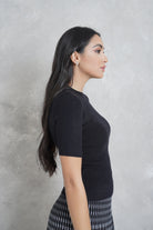 نتشي بلوزة نص كم سادة نسائي