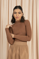 نتشي بلوزة ضيقه نسائية بأكمام و رقبة طويله