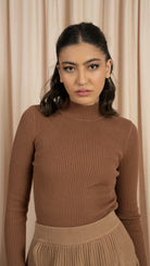 نتشي بلوزة ضيقه نسائية بأكمام و رقبة طويله