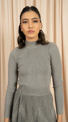 نتشي بلوزة ضيقه نسائية بأكمام و رقبة طويله