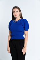 نتشي توب مضلع كم قصير بف بتطريز على الياقة نسائي