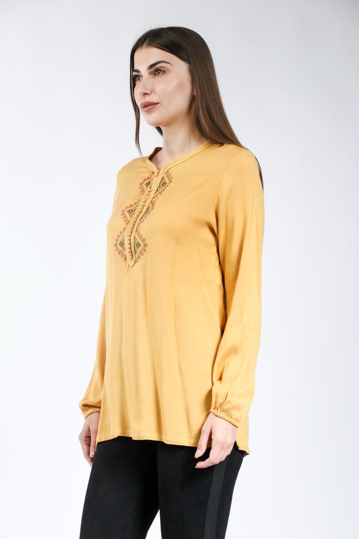 ديامانتين بلوزة مغربية مطرزة من الصدر كم طويل نسائي