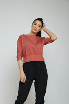 نتشي بلوزة قصيرة مخصرة بأزرار على الجانبين كم طويل نسائي