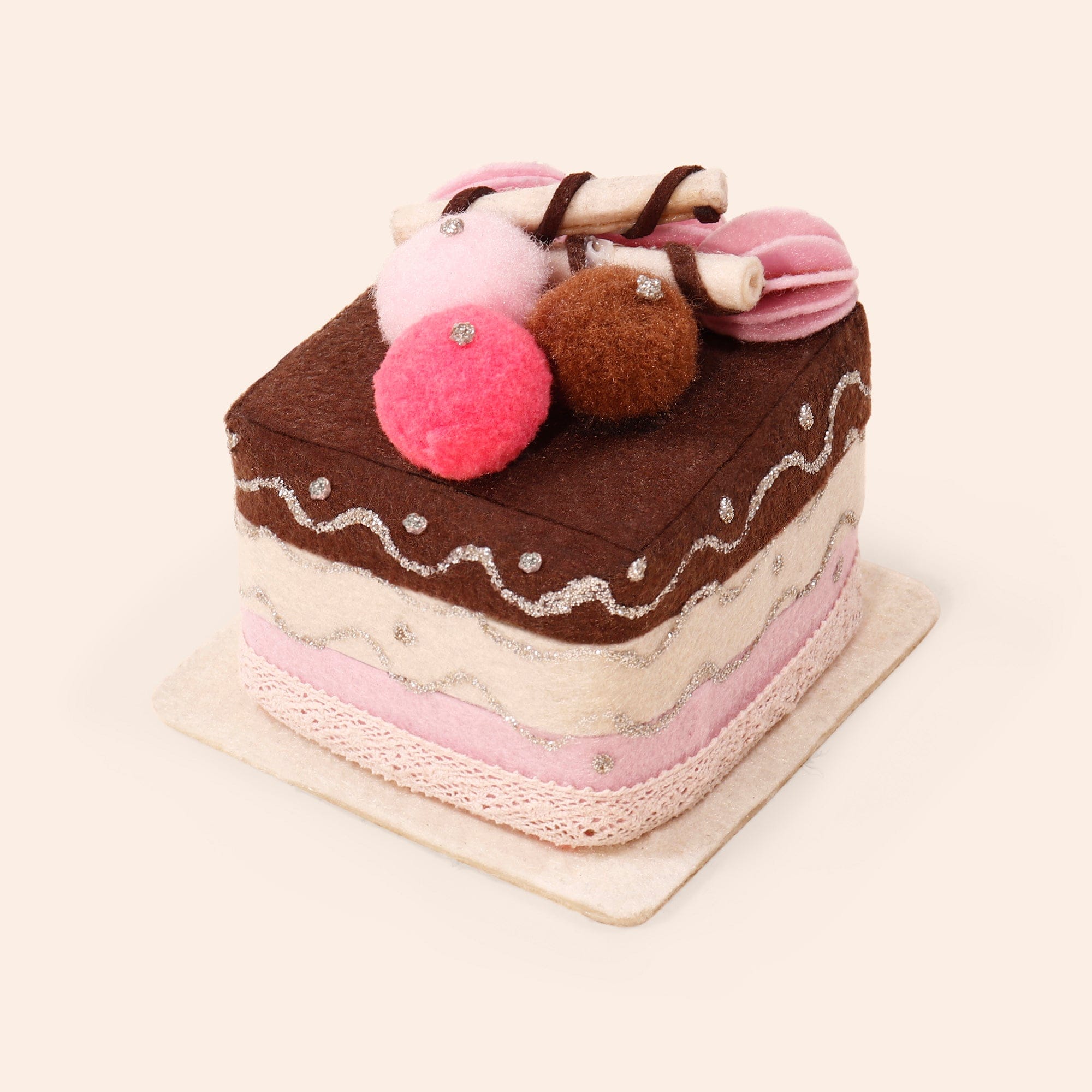 جينجرسنابس قطعة كيك لعبة أطفال مزينة بطبقات متعدد الألوان