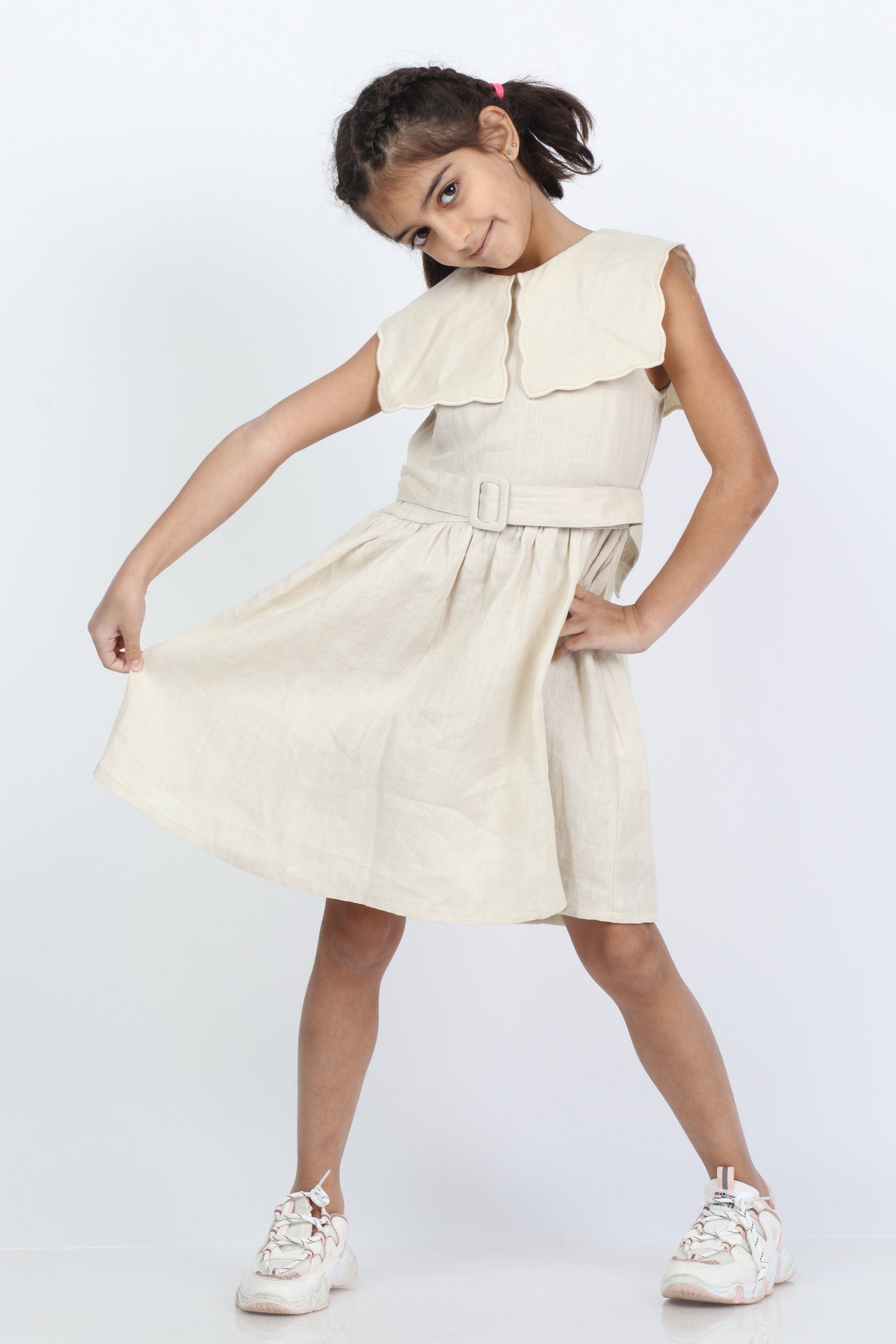 جينجرسنابس فستان بناتي سادة مكشكش من الصدر كت بني