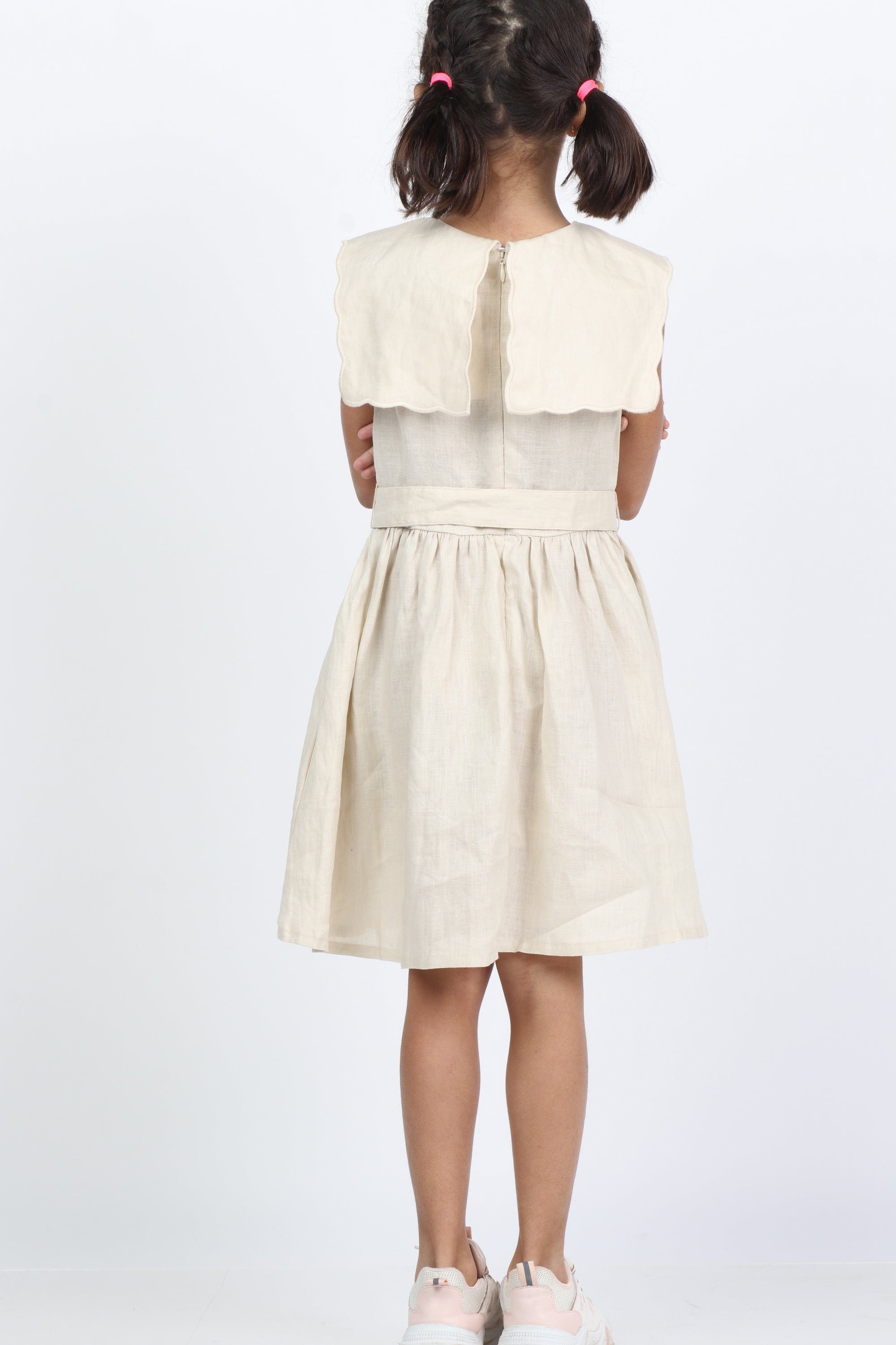 جينجرسنابس فستان بناتي سادة مكشكش من الصدر كت بني