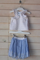 جينجرسنابس طقم تنورة بناتي مخطط بالطول مع بلوزة مخرمة أوف وايت / أزرق