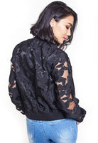 نتشي سترة مخرمة بسحاب بأكمام طويلة