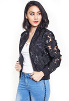 نتشي سترة مخرمة بسحاب بأكمام طويلة