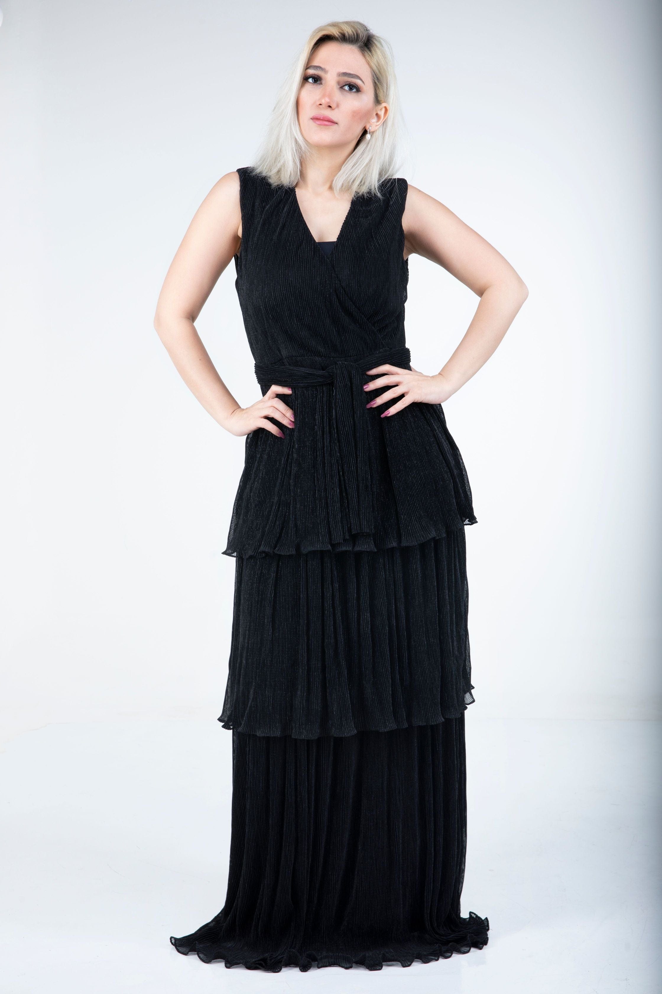 نتشي فستان سادة طبقات كلوش من أسفل ماكسي بدون أكمام