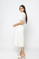 نتشي فستان بأكمام قصيرة من الدانتيل الشفاف