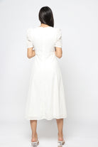 نتشي فستان بأكمام قصيرة من الدانتيل الشفاف