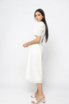 نتشي فستان بأكمام قصيرة من الدانتيل الشفاف