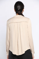 نتشي بلوزة سادة بفتحة سبعة وياقة كم طويل نسائي