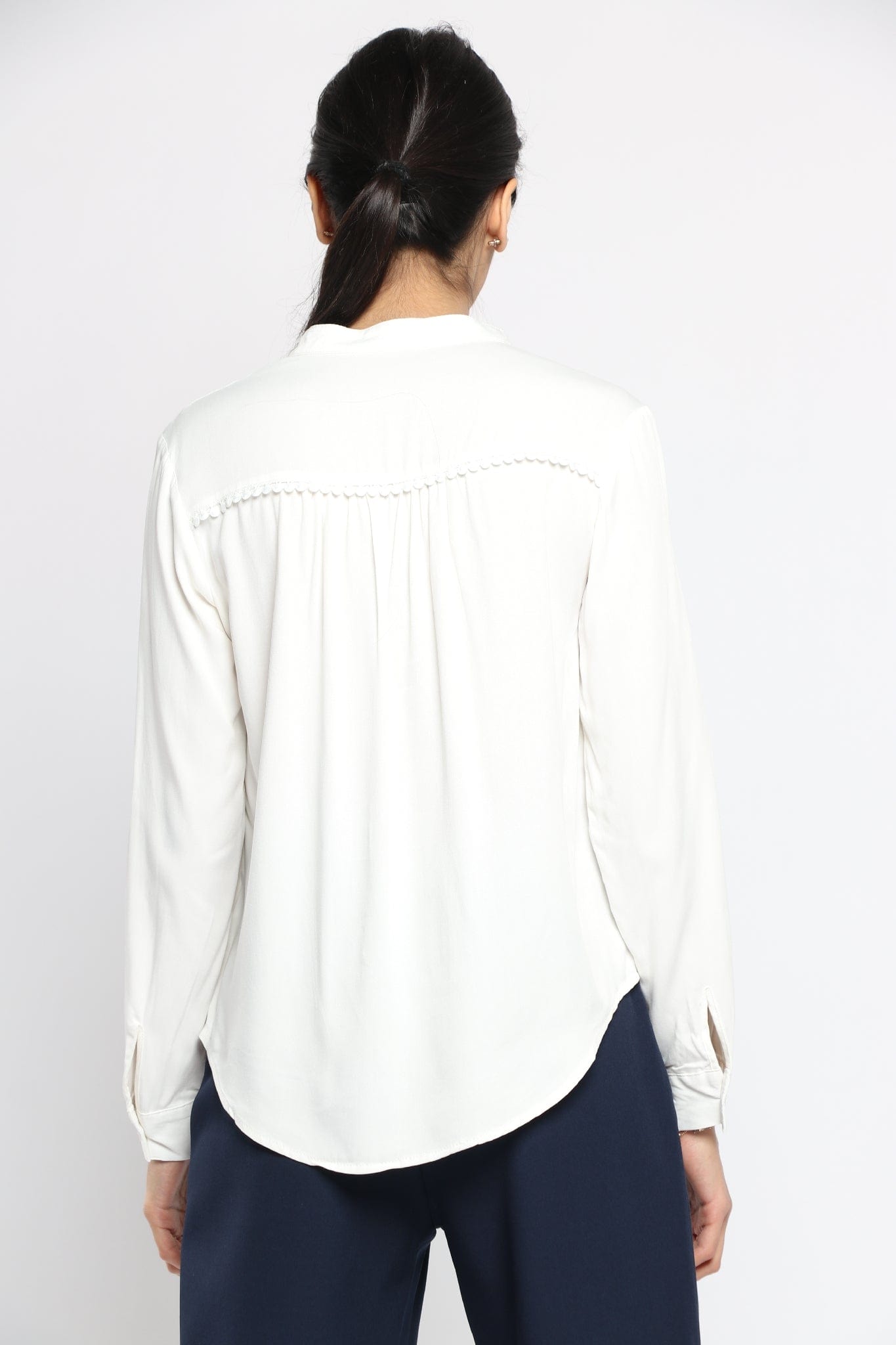 نتشي بلوزة سادة بفتحة سبعة وياقة كم طويل نسائي