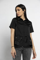 نتشي بلوزة بياقة منفوشة مع شيفون مورد نسائي