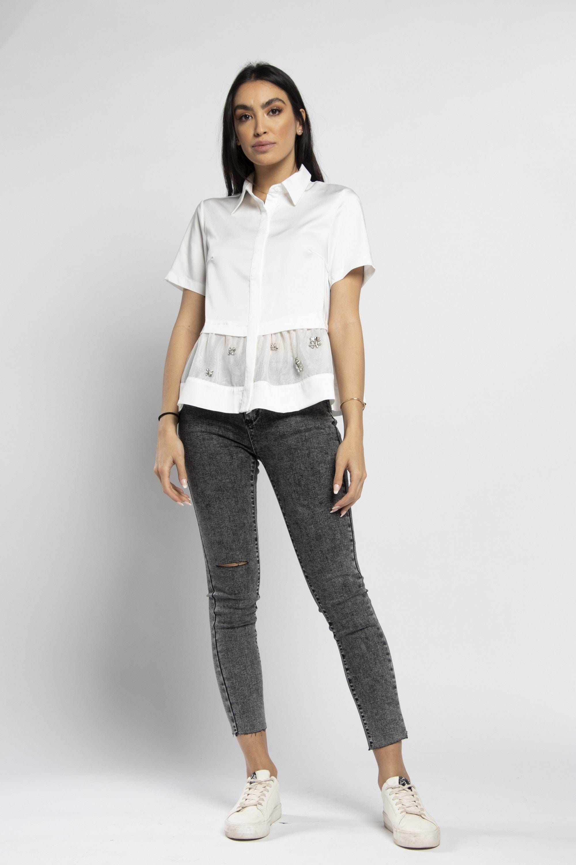 نتشي بلوزة بياقة منفوشة مع شيفون مورد نسائي