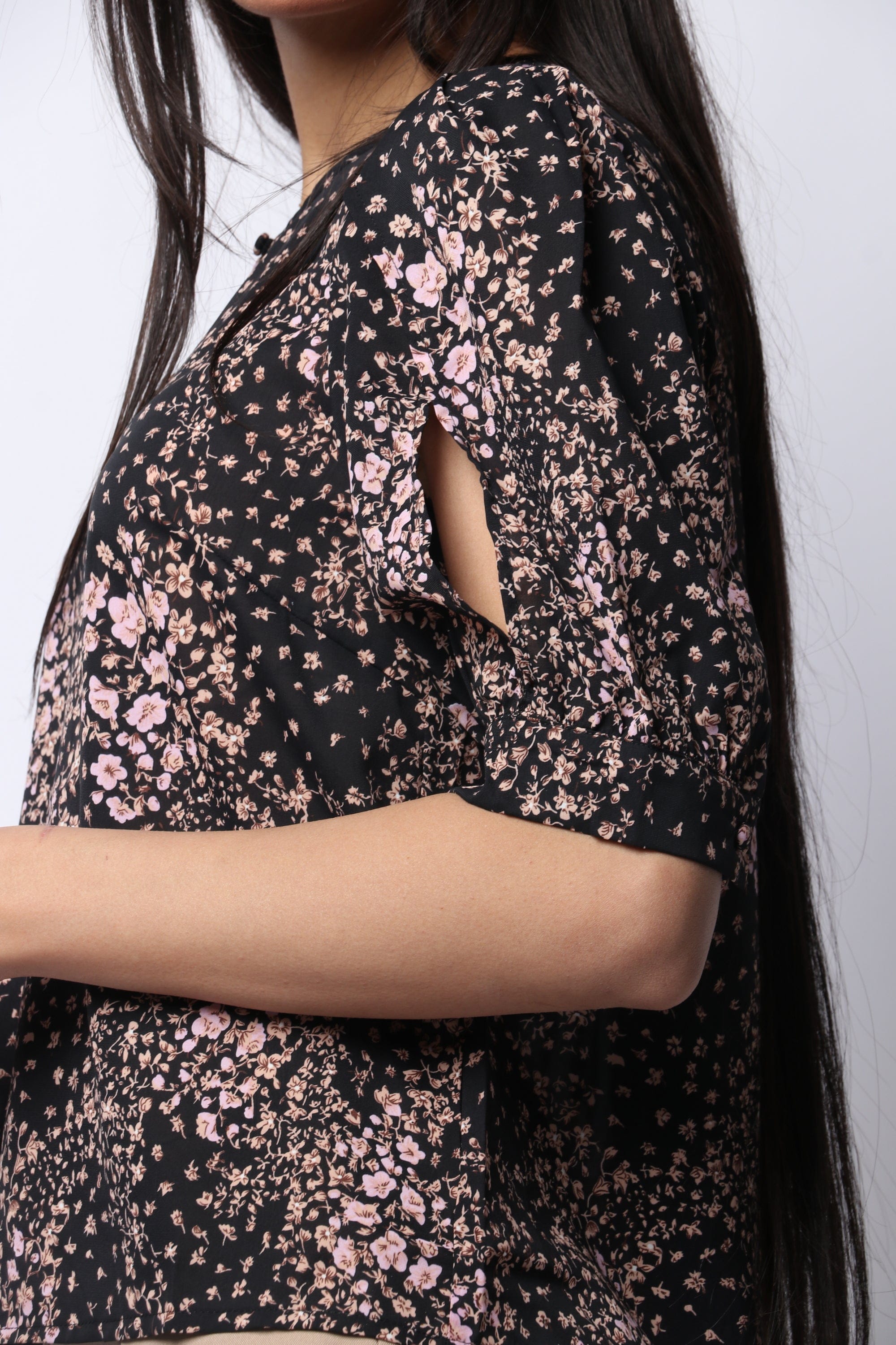 نتشي بلوزة مشجرة نص كم مفتوحة من الصدر نسائي