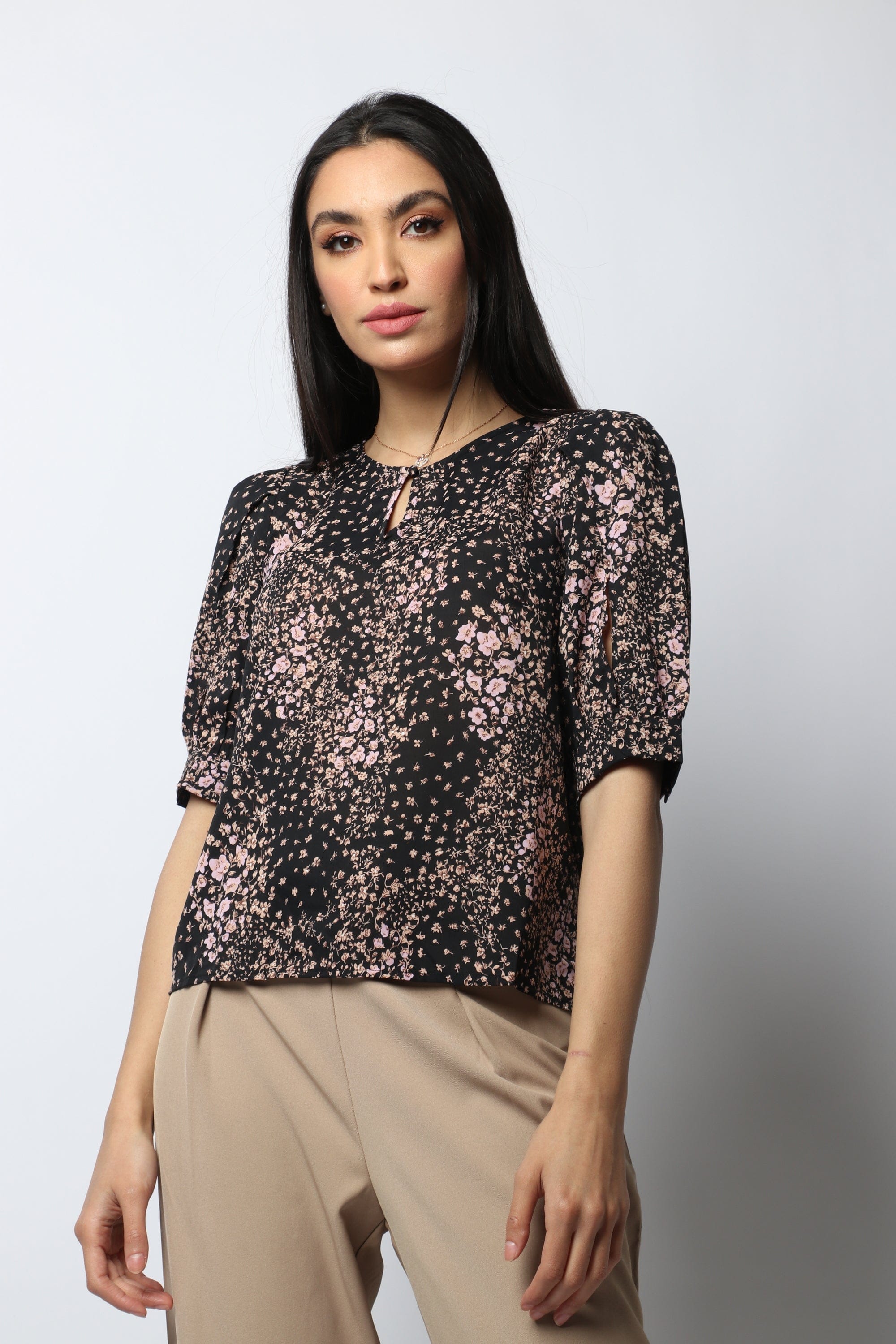 نتشي بلوزة مشجرة نص كم مفتوحة من الصدر نسائي