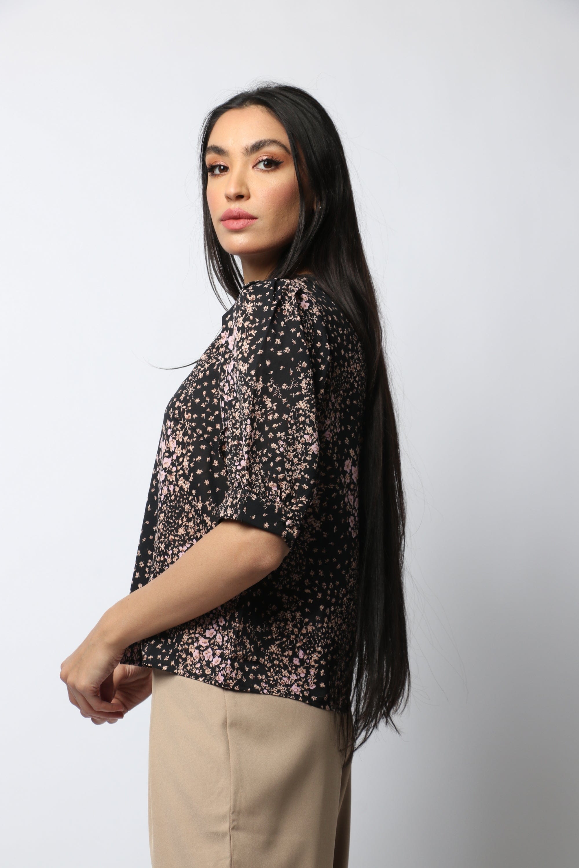 نتشي بلوزة مشجرة نص كم مفتوحة من الصدر نسائي