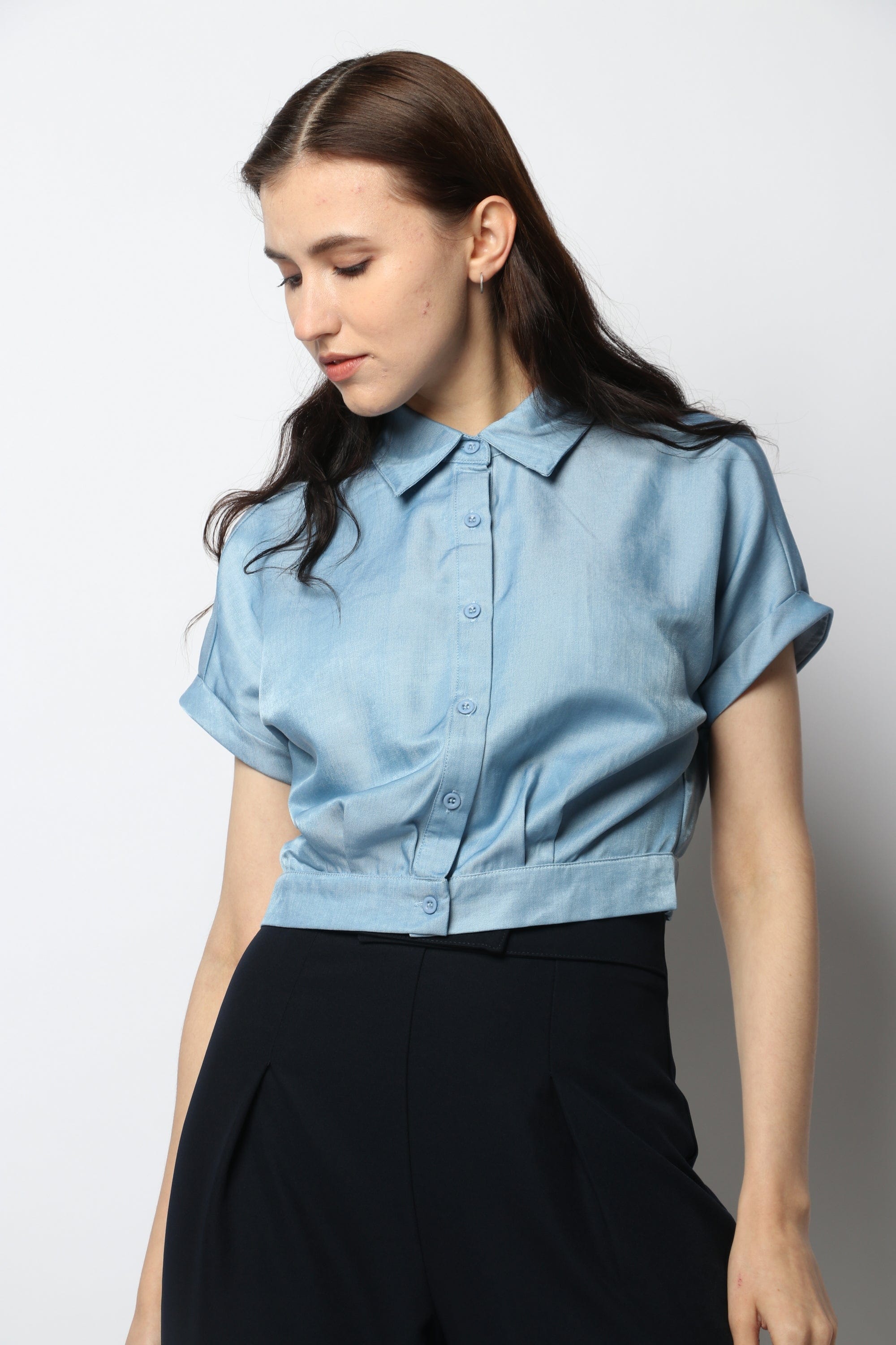 نتشي بلوزة فسكوز قصيرة أزرار أمامية كم قصير وياقة نسائي أزرق فاتح