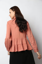 نتشي بلوزة برباط على الرقبة بكشكش من أسفل كم طويل نسائي