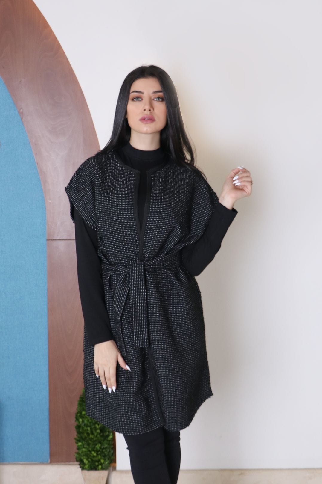 ديامانتين جاكيت طويل بأكمام قصيرة وحزام على الخصر أسود