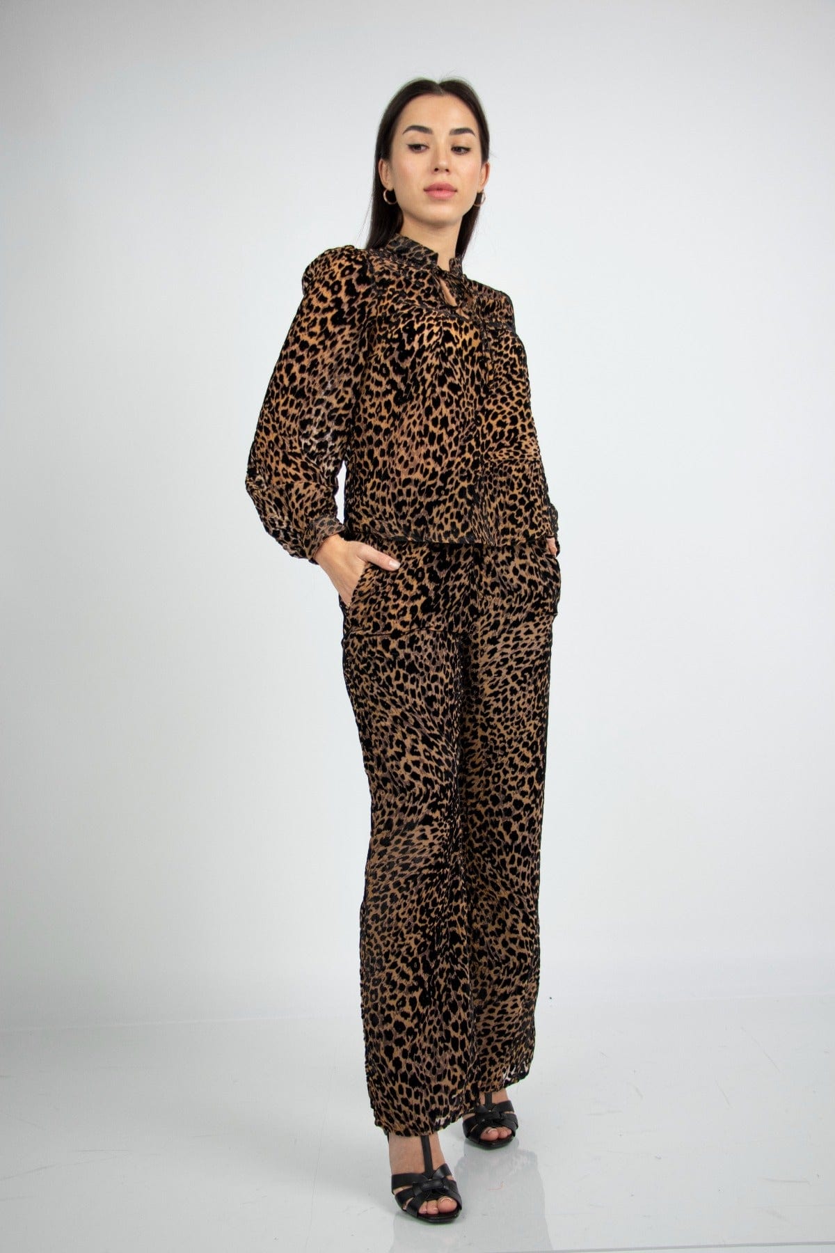 نتشي بلوزة رسمية تايجر بأكمام وسيعة