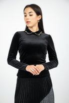 نتشي بلوزة مخملية ضيقة بياقة مطرزة كم طويل نسائي