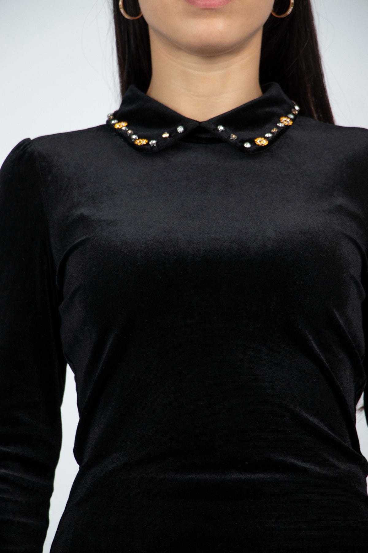 نتشي بلوزة مخملية ضيقة بياقة مطرزة كم طويل نسائي