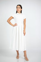 نتشي فستان ميدي سادة بياقة مطرزة بأكمام قصيرة