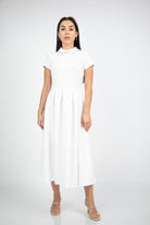 نتشي فستان ميدي سادة بياقة مطرزة بأكمام قصيرة