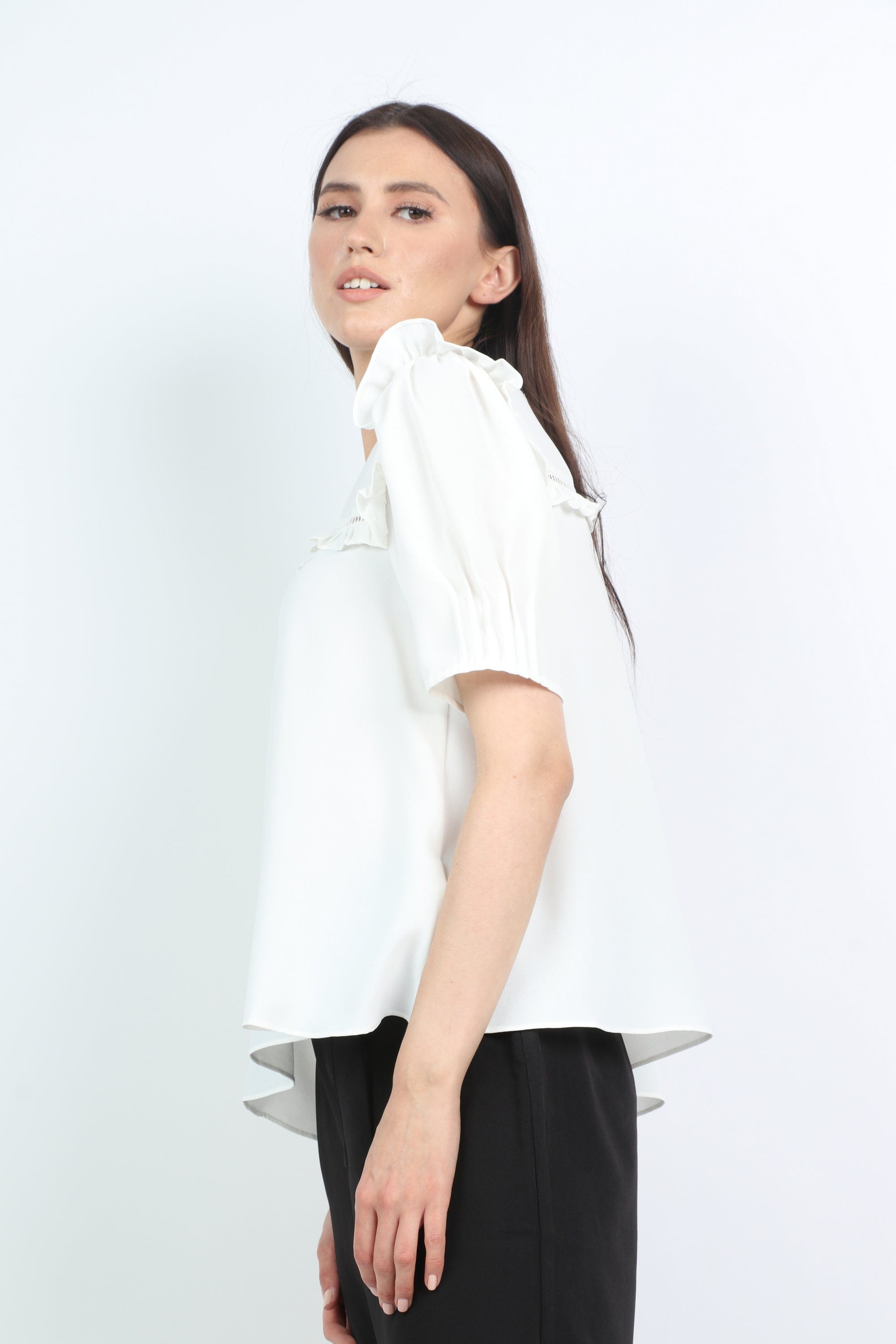 نتشي بلوزة رسمية بكشكشة عند الصدر وأكمام قصيرة منفوخة نسائي