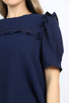 نتشي بلوزة رسمية بكشكشة عند الصدر وأكمام قصيرة منفوخة نسائي