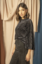 نتشي بلوزة مخمل نسائية بأكمام وسيعة