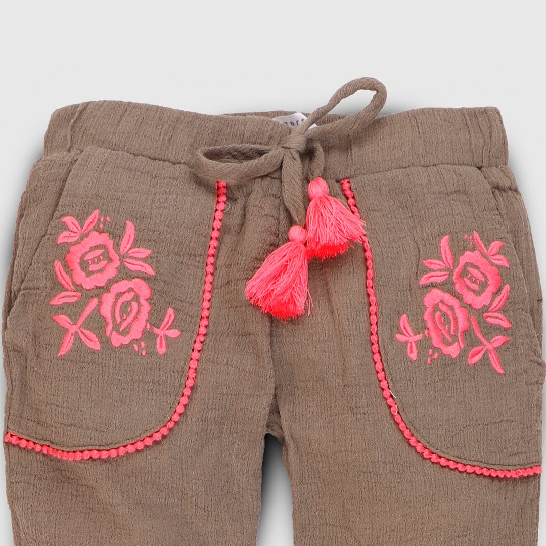 جينجرسنابس بنطلون بناتي مطرز ومزين بتطريز علي الجيب بنفسجي فاتح