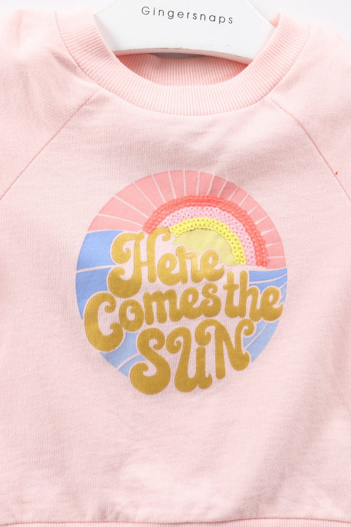 جينجرسنابس تي شيرت بناتي قصير نص كم بطبعة على الصدر أزرق