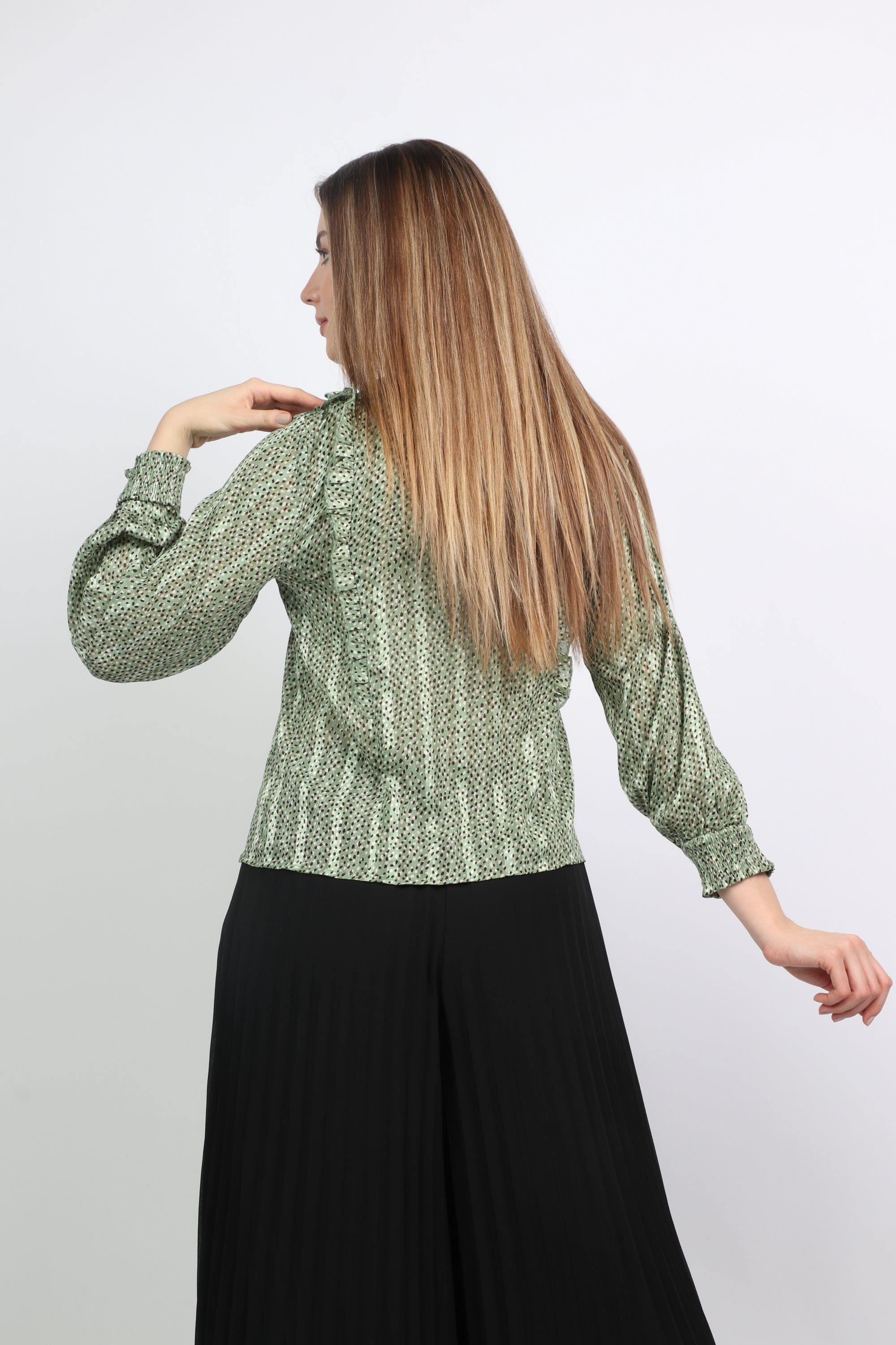 نتشي بلوزة مشجرة برقبة كلوش كم طويل واسع نسائي